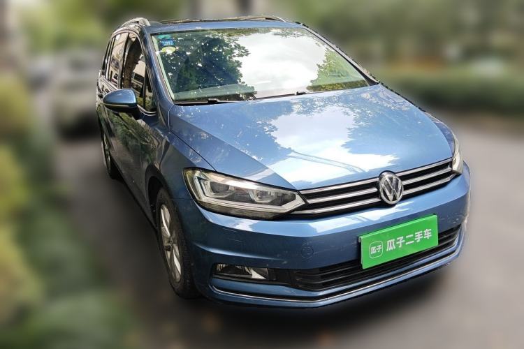 Used Volkswagen Touran 2016 Volkswagen Touran L 280TSI DSG Comfort Edition Front Right 45 Deg