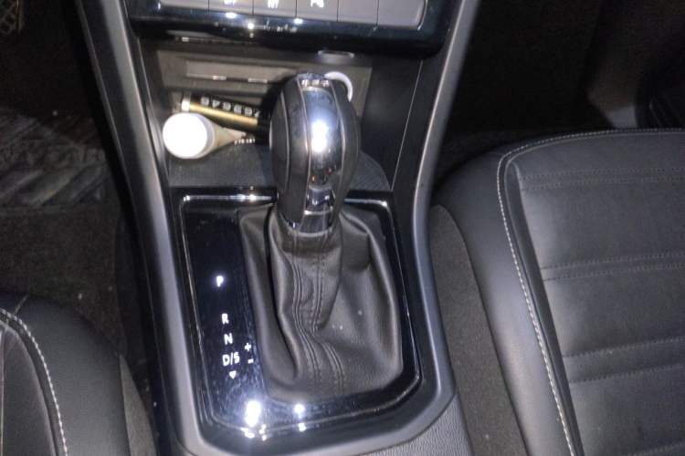 Used Volkswagen Touran 2016 Volkswagen Touran L 280TSI DSG Comfort Edition Gear Lever