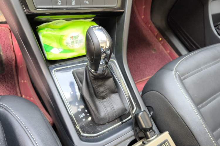 Used Volkswagen Touran 2016 Volkswagen Touran L 280TSI DSG Comfort Edition Gear Lever