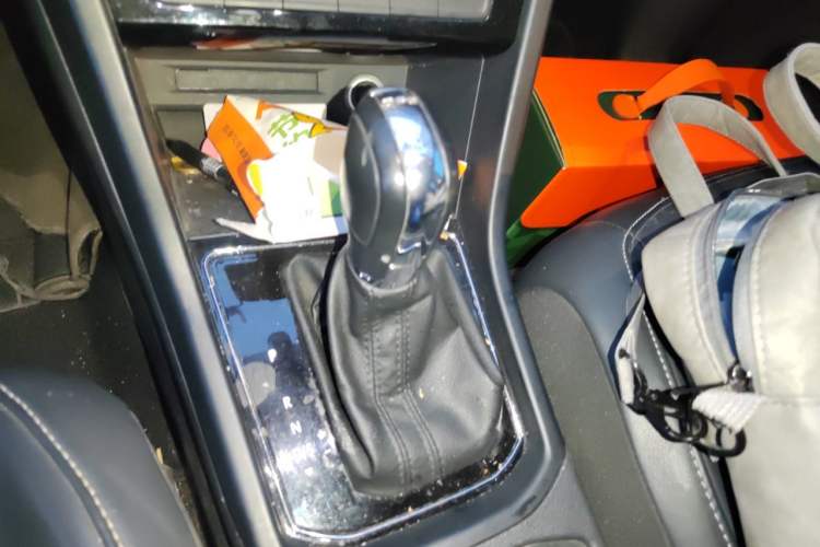 Used Volkswagen Touran 2016 Volkswagen Touran L 280TSI DSG Comfort Edition Gear Lever