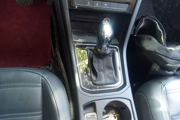 Used Volkswagen Touran 2016 Volkswagen Touran L 280TSI DSG Comfort Edition Gear Lever
