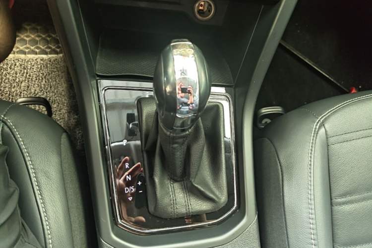 Used Volkswagen Touran 2016 Volkswagen Touran L 280TSI DSG Comfort Edition Gear Lever