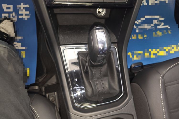 Used Volkswagen Touran 2016 Volkswagen Touran L 280TSI DSG Comfort Edition Gear Lever