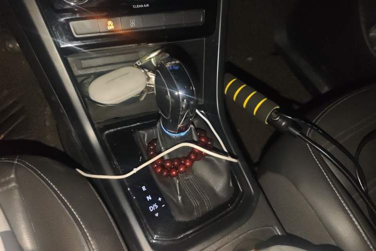 Used Volkswagen Touran 2016 Volkswagen Touran L 280TSI DSG Comfort Edition Gear Lever