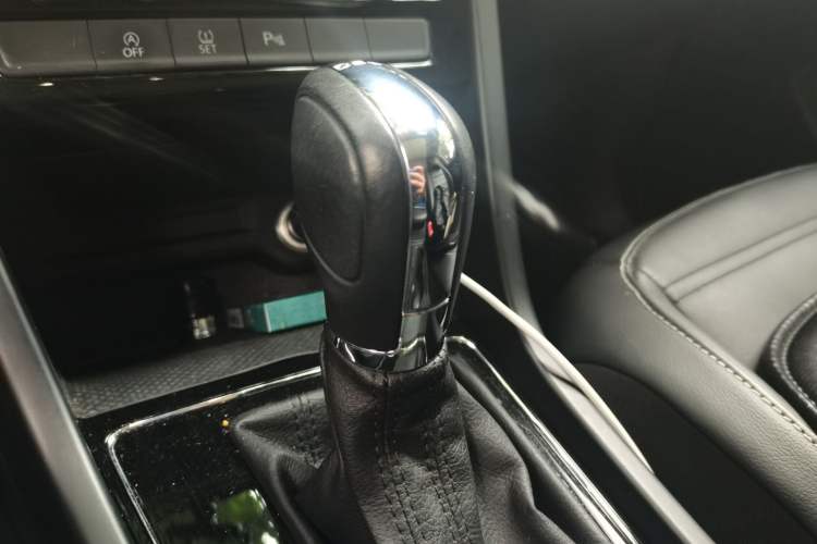 Used Volkswagen Touran 2016 Volkswagen Touran L 280TSI DSG Comfort Edition Gear Lever