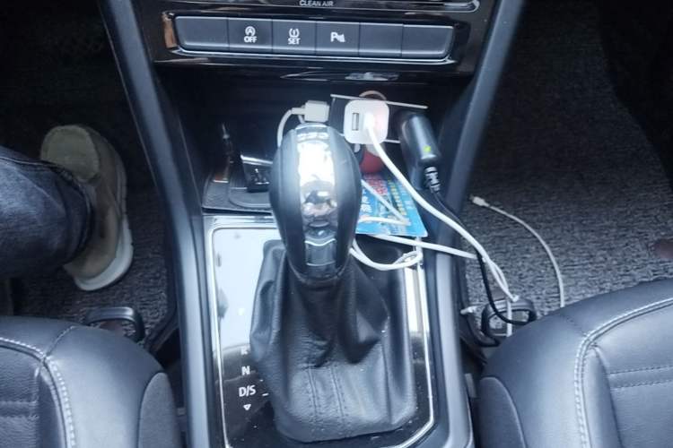 Used Volkswagen Touran 2016 Volkswagen Touran L 280TSI DSG Comfort Edition Gear Lever