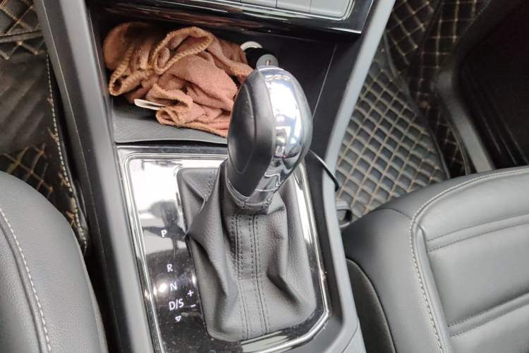 Used Volkswagen Touran 2016 Volkswagen Touran L 280TSI DSG Comfort Edition Gear Lever