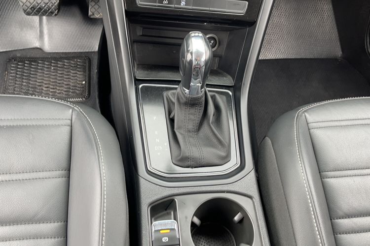 Used Volkswagen Touran 2016 Volkswagen Touran L 280TSI DSG Comfort Edition Gear Lever