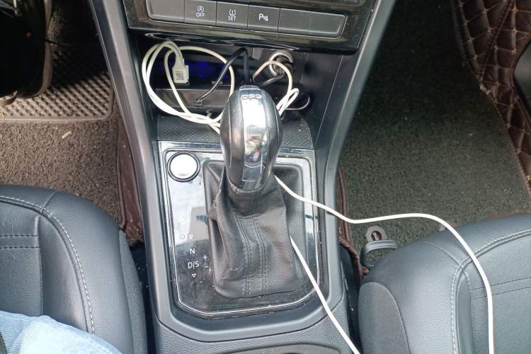 Used Volkswagen Touran 2016 Volkswagen Touran L 280TSI DSG Comfort Edition Gear Lever