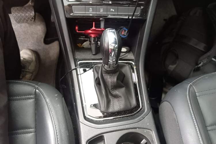 Used Volkswagen Touran 2016 Volkswagen Touran L 280TSI DSG Comfort Edition Gear Lever