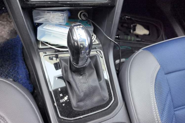 Used Volkswagen Touran 2016 Volkswagen Touran L 280TSI DSG Comfort Edition Gear Lever