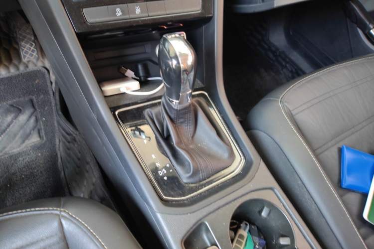 Used Volkswagen Touran 2016 Volkswagen Touran L 280TSI DSG Comfort Edition Gear Lever