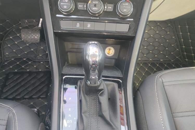 Used Volkswagen Touran 2016 Volkswagen Touran L 280TSI DSG Comfort Edition Gear Lever