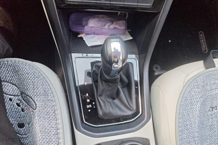 Used Volkswagen Touran 2016 Volkswagen Touran L 280TSI DSG Comfort Edition Gear Lever