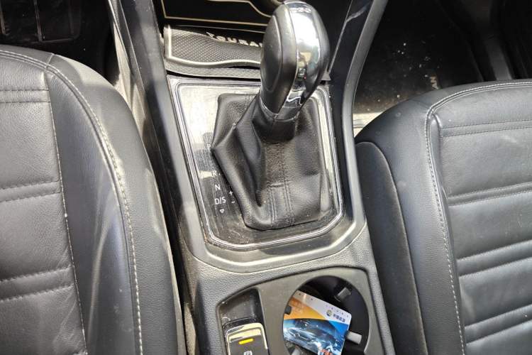 Used Volkswagen Touran 2016 Volkswagen Touran L 280TSI DSG Comfort Edition Gear Lever