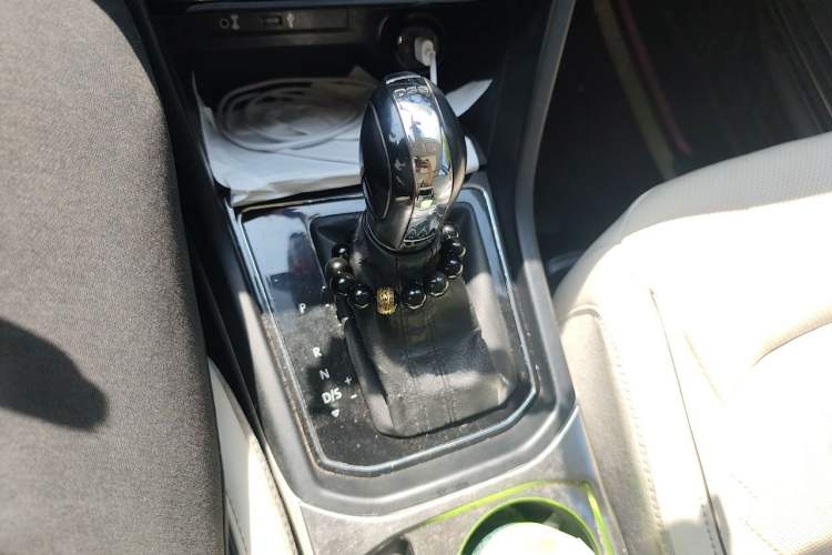 Used Volkswagen Touran 2016 Volkswagen Touran L 280TSI DSG Comfort Edition Gear Lever