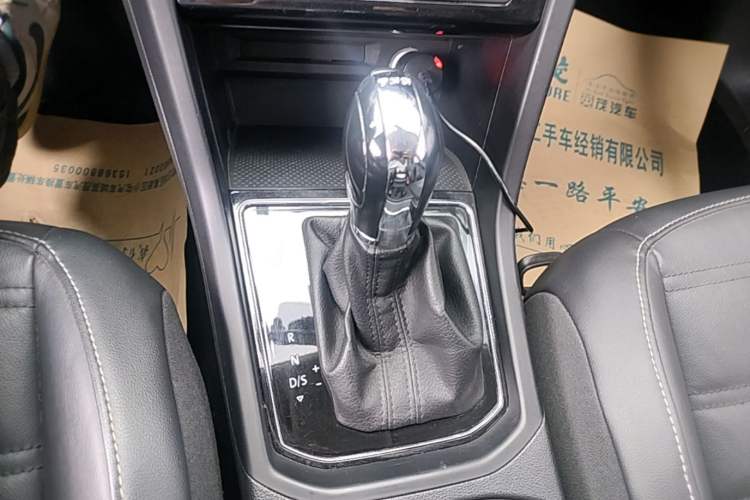 Used Volkswagen Touran 2016 Volkswagen Touran L 280TSI DSG Comfort Edition Gear Lever