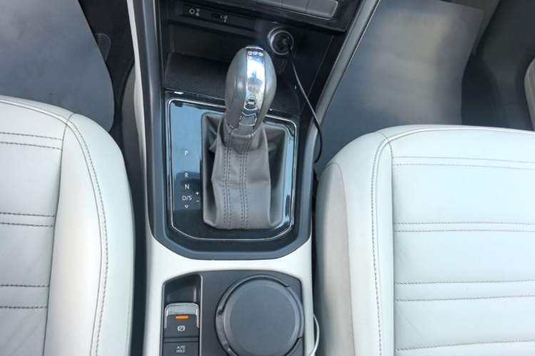 Used Volkswagen Touran 2016 Volkswagen Touran L 280TSI DSG Comfort Edition Gear Lever