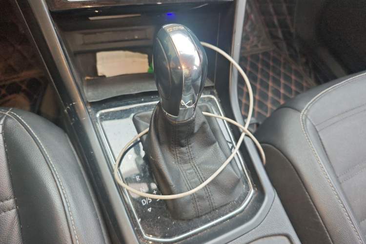 Used Volkswagen Touran 2016 Volkswagen Touran L 280TSI DSG Comfort Edition Gear Lever