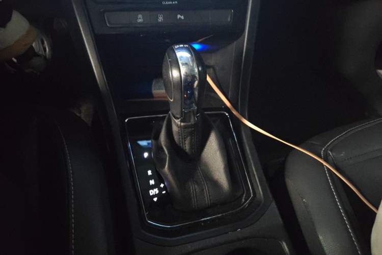 Used Volkswagen Touran 2016 Volkswagen Touran L 280TSI DSG Comfort Edition Gear Lever
