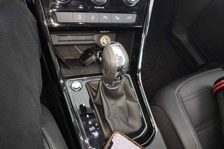 Used Volkswagen Touran 2016 Volkswagen Touran L 330TSI DSG Luxury Edition Gear Lever