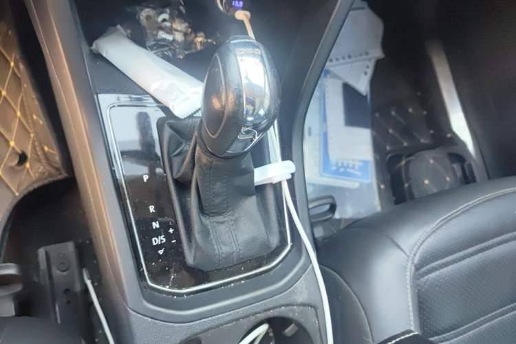 Used Volkswagen Touran 2016 Volkswagen Touran L 280TSI DSG Comfort Edition Gear Lever