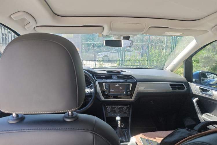 Used Volkswagen Touran 2016 Volkswagen Touran L 280TSI DSG Comfort Edition Headliner