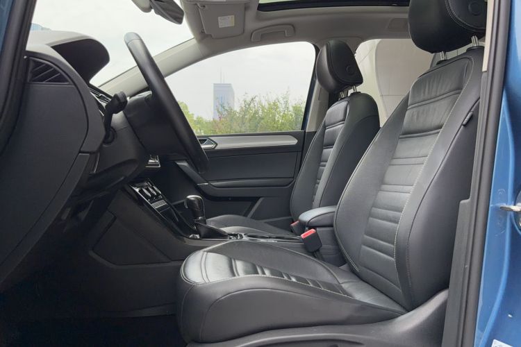 Used Volkswagen Touran 2016 Volkswagen Touran L 280TSI DSG Luxury Edition Interior 1