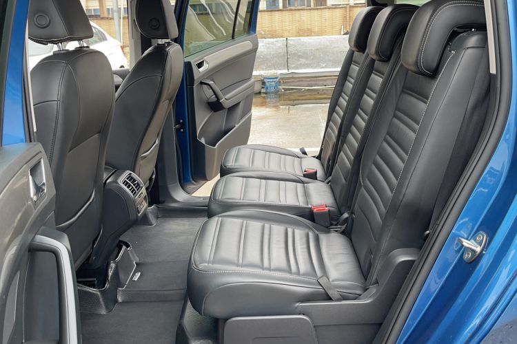 Used Volkswagen Touran 2016 Volkswagen Touran L 280TSI DSG Comfort Edition Interior 2