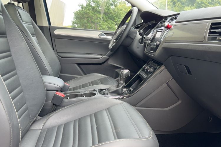Used Volkswagen Touran 2016 Volkswagen Touran L 280TSI DSG Luxury Edition Interior 2