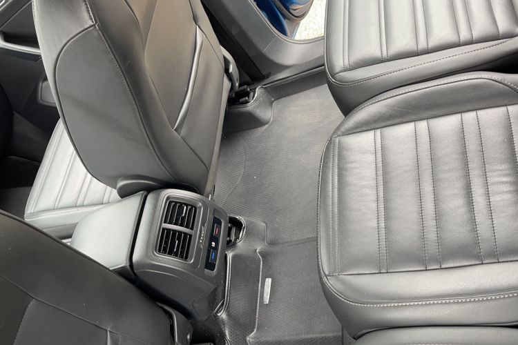 Used Volkswagen Touran 2016 Volkswagen Touran L 280TSI DSG Comfort Edition Interior 3