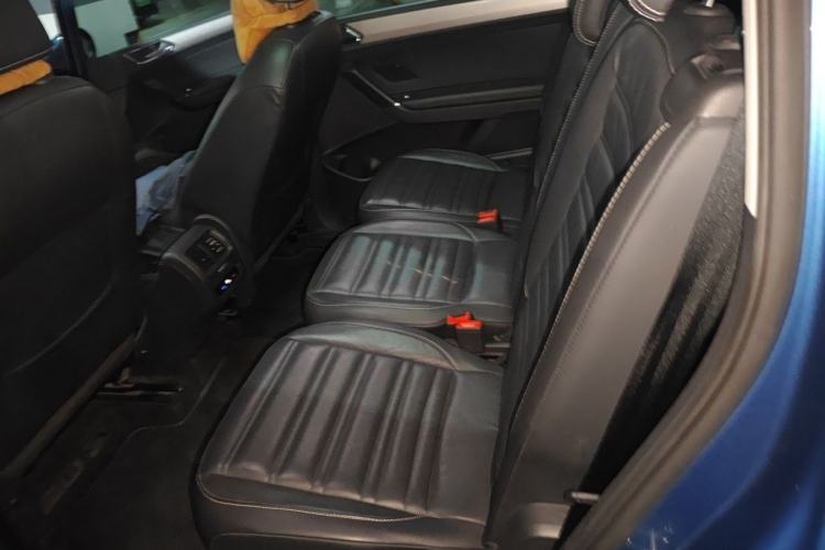 Used Volkswagen Touran 2016 Volkswagen Touran L 280TSI DSG Comfort Edition Interior 4