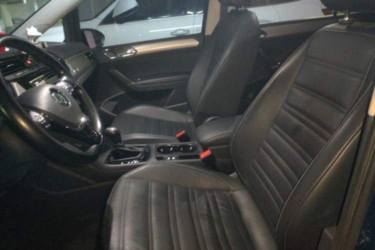 Used Volkswagen Touran 2016 Volkswagen Touran L 280TSI DSG Comfort Edition Left Front Seat