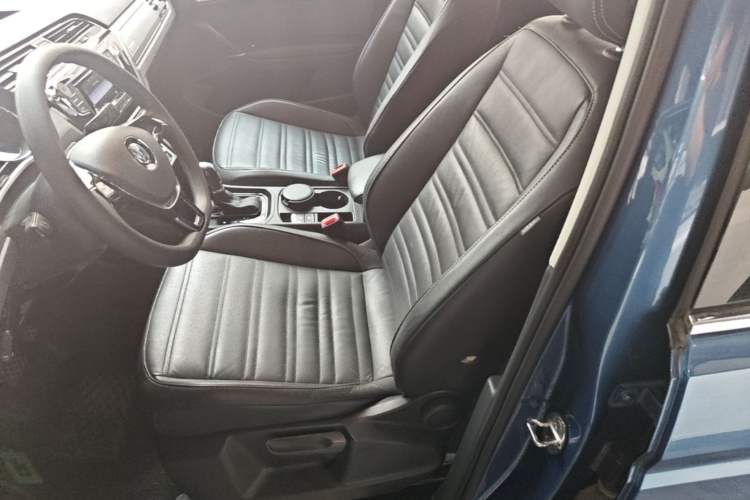 Used Volkswagen Touran 2016 Volkswagen Touran L 280TSI DSG Comfort Edition Left Front Seat