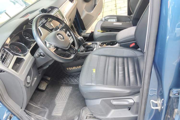 Used Volkswagen Touran 2016 Volkswagen Touran L 280TSI DSG Comfort Edition Left Front Seat