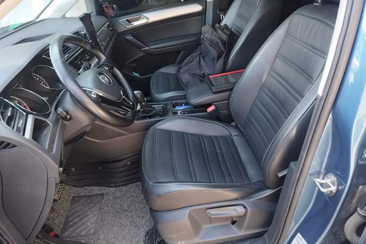 Used Volkswagen Touran 2016 Volkswagen Touran L 280TSI DSG Comfort Edition Left Front Seat