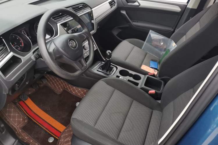 Used Volkswagen Touran 2016 Volkswagen Touran L 280TSI Manual Trend Edition Left Front Seat