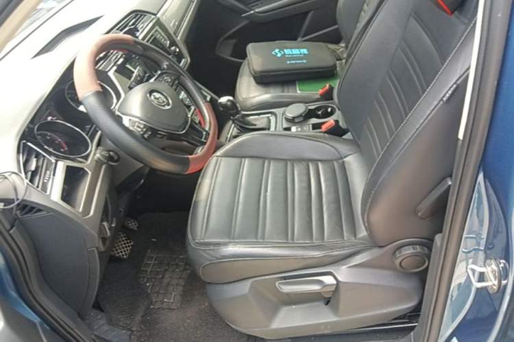 Used Volkswagen Touran 2016 Volkswagen Touran L 280TSI DSG Comfort Edition Left Front Seat