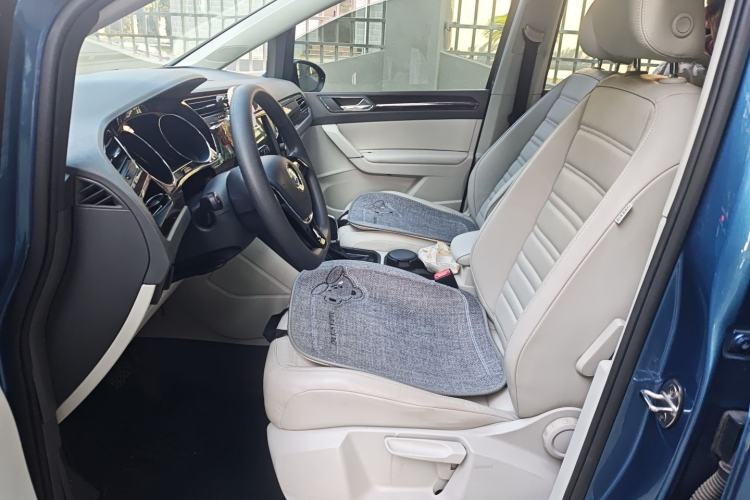 Used Volkswagen Touran 2016 Volkswagen Touran L 280TSI DSG Comfort Edition Left Front Seat