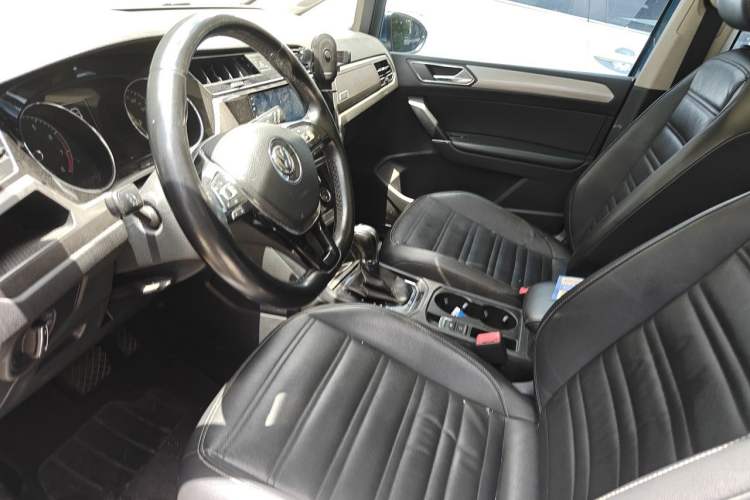 Used Volkswagen Touran 2016 Volkswagen Touran L 280TSI DSG Comfort Edition Left Front Seat