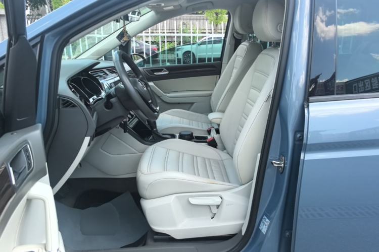 Used Volkswagen Touran 2016 Volkswagen Touran L 280TSI DSG Comfort Edition Left Front Seat