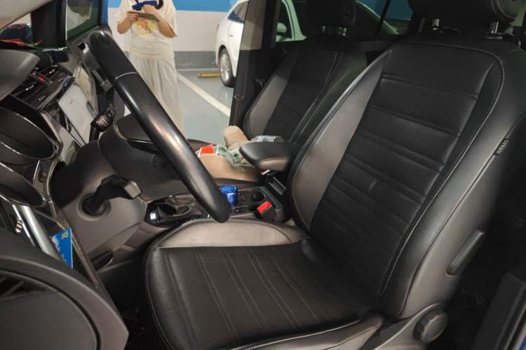 Used Volkswagen Touran 2016 Volkswagen Touran L 280TSI DSG Comfort Edition Left Front Seat