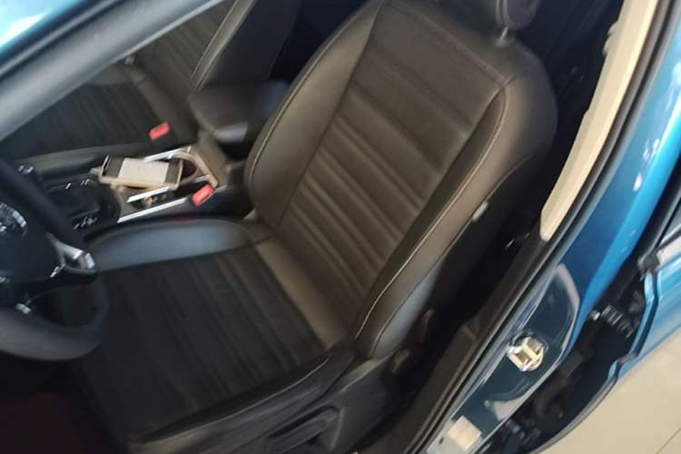 Used Volkswagen Touran 2016 Volkswagen Touran L 280TSI DSG Comfort Edition Left Front Seat