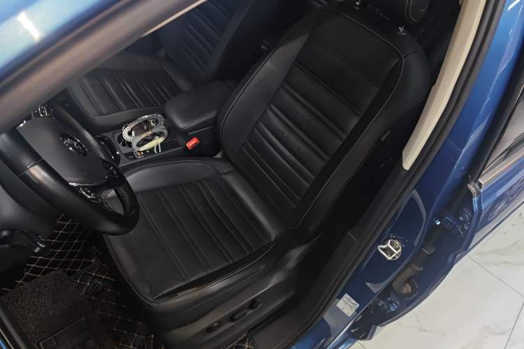 Used Volkswagen Touran 2016 Volkswagen Touran L 280TSI DSG Luxury Edition Left Front Seat