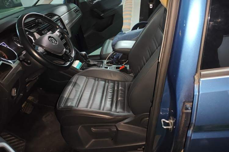 Used Volkswagen Touran 2016 Volkswagen Touran L 280TSI DSG Comfort Edition Left Front Seat