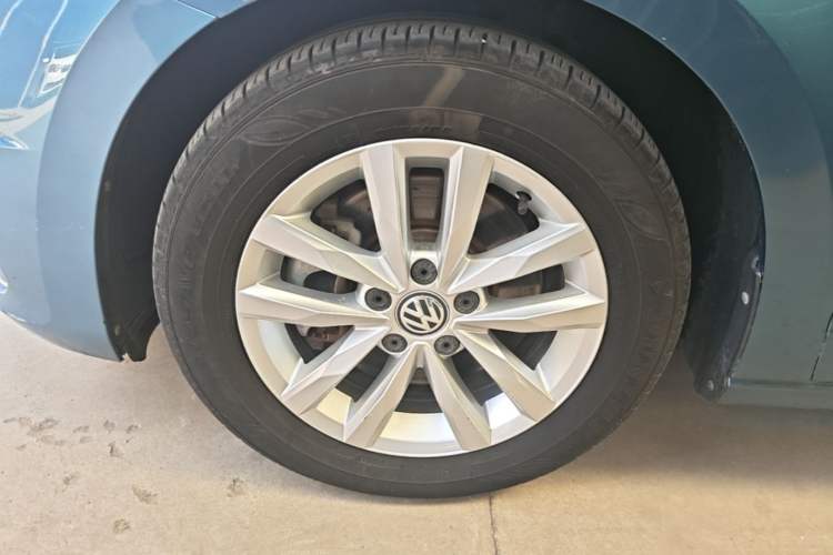 Used Volkswagen Touran 2016 Volkswagen Touran L 280TSI DSG Comfort Edition Left Front Wheel Hub