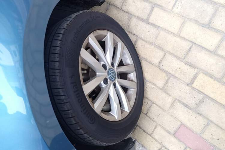 Used Volkswagen Touran 2016 Volkswagen Touran L 280TSI DSG Comfort Edition Left Front Wheel Hub
