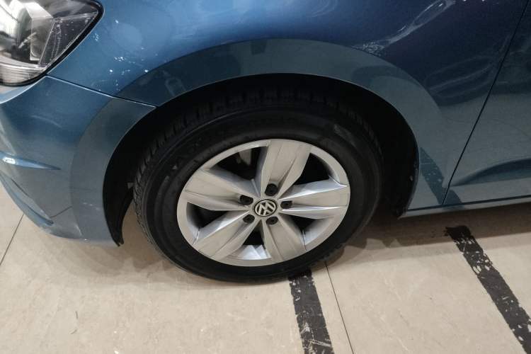 Used Volkswagen Touran 2016 Volkswagen Touran L 280TSI Manual Trend Edition Left Front Wheel Hub