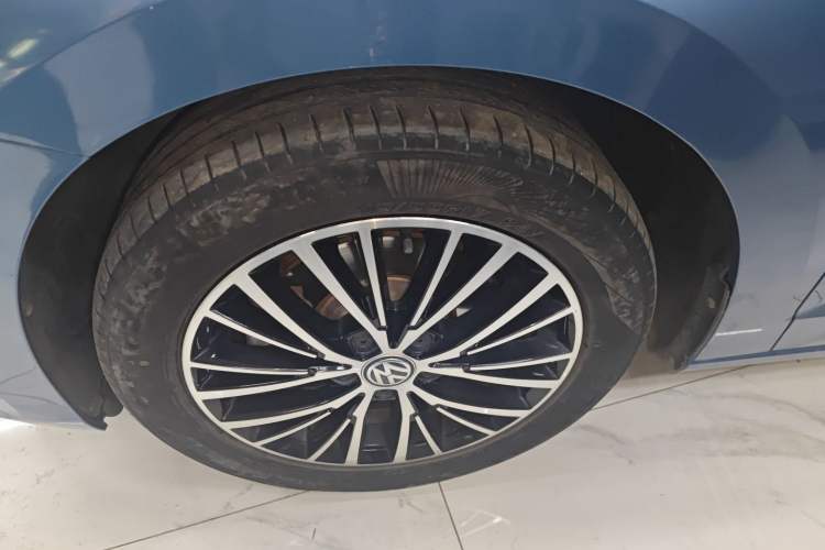 Used Volkswagen Touran 2016 Volkswagen Touran L 280TSI DSG Luxury Edition Left Front Wheel Hub