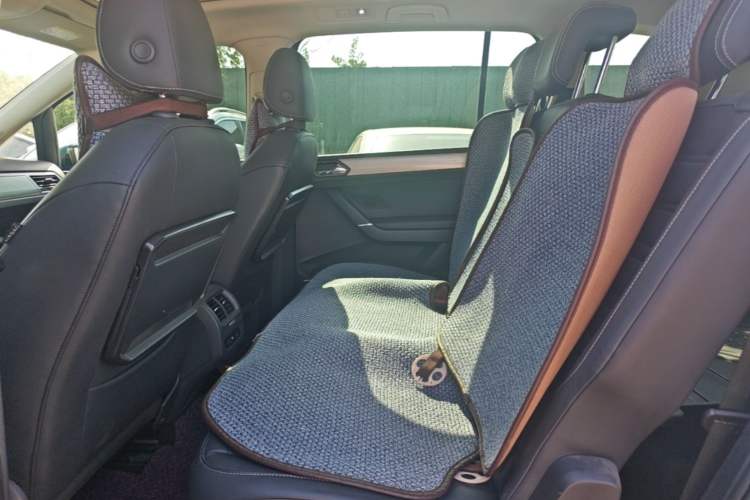 Used Volkswagen Touran 2016 Volkswagen Touran L 330TSI DSG Luxury Edition Left Rear Seat
